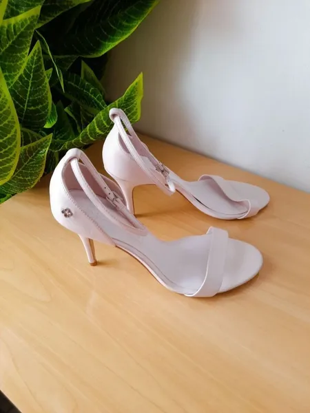 sandália capodarte salto fino rosa claro 38