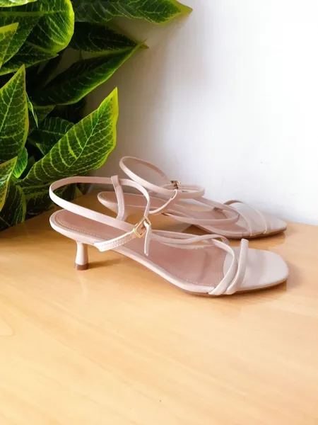 sandália off white de tiras constance 38