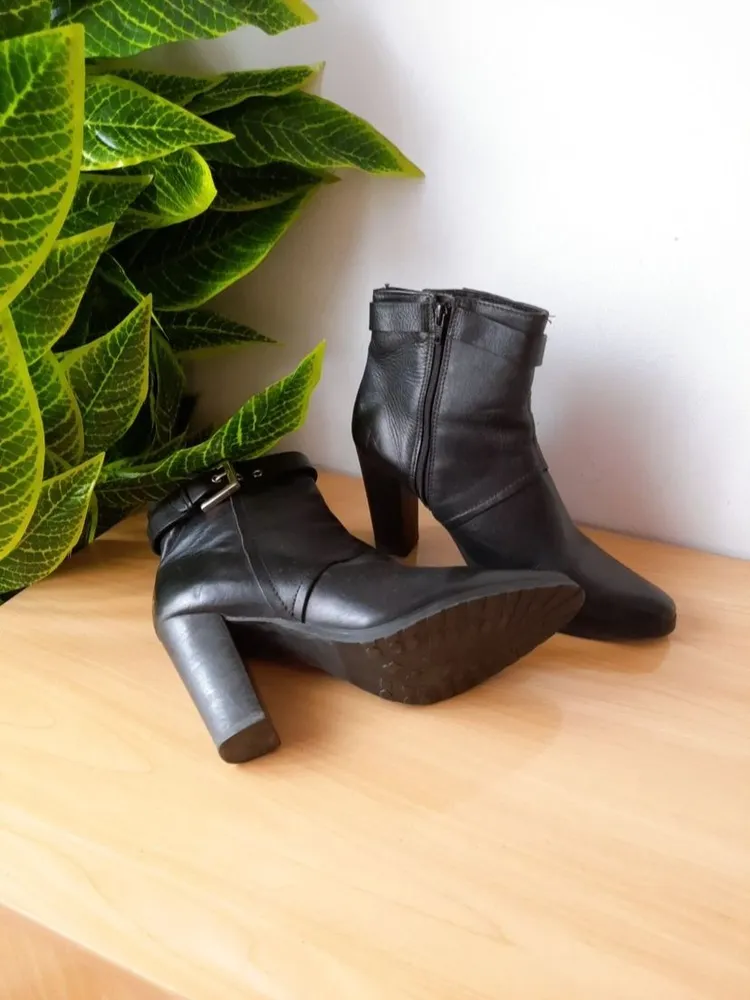 bota couro legítimo cano curto preta 36