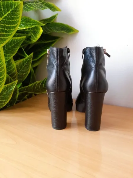 bota arezzo couro legítimo preta 37