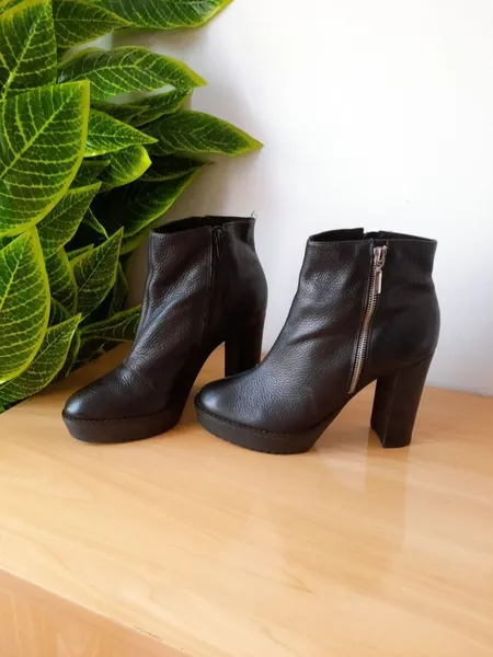 bota arezzo couro legítimo preta 37
