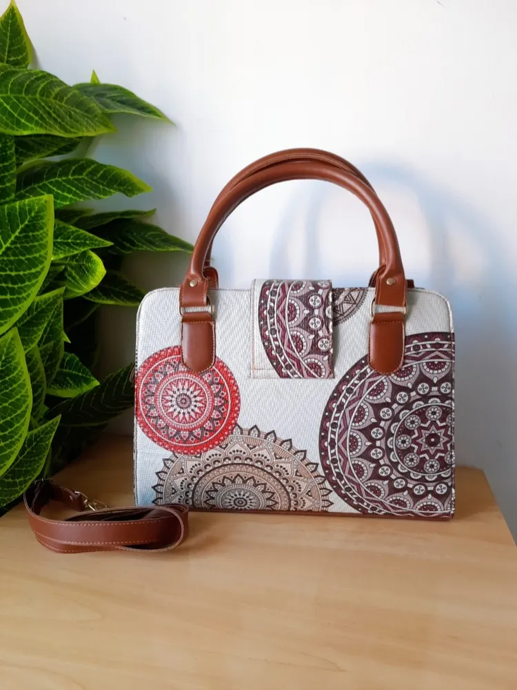 bolsa estruturada estampada marrom com bege
