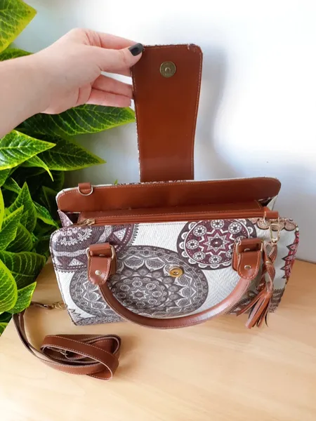 bolsa estruturada estampada marrom com bege