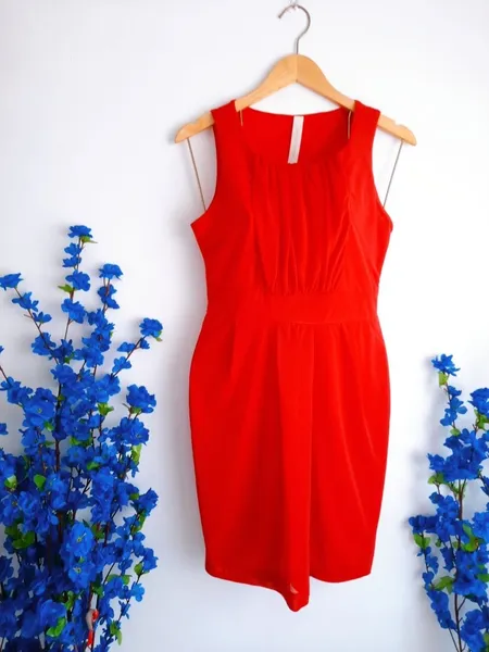 vestido vermelho drapeado zara