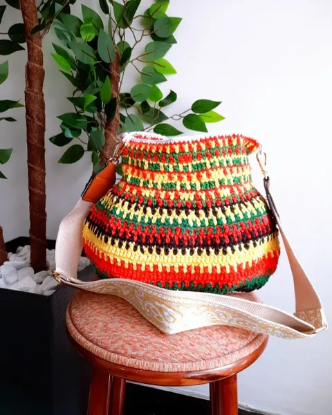 bolsa de crochê jamaicana tiracolo