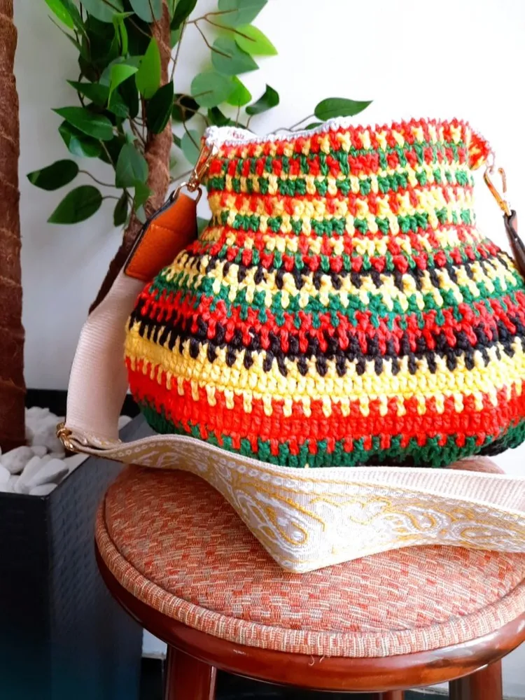 bolsa de crochê jamaicana tiracolo