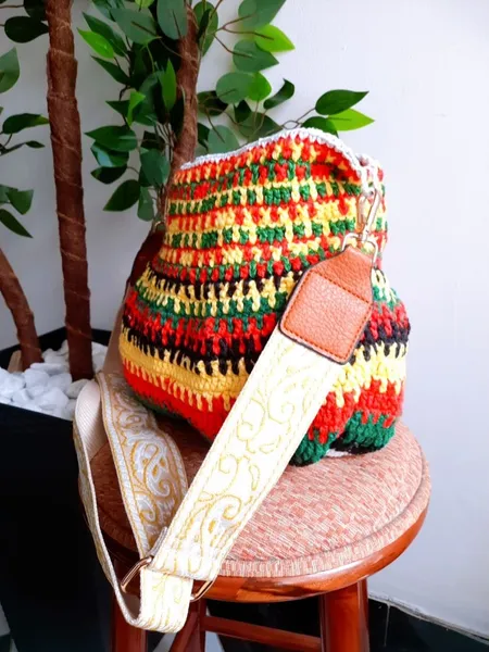 bolsa de crochê jamaicana tiracolo