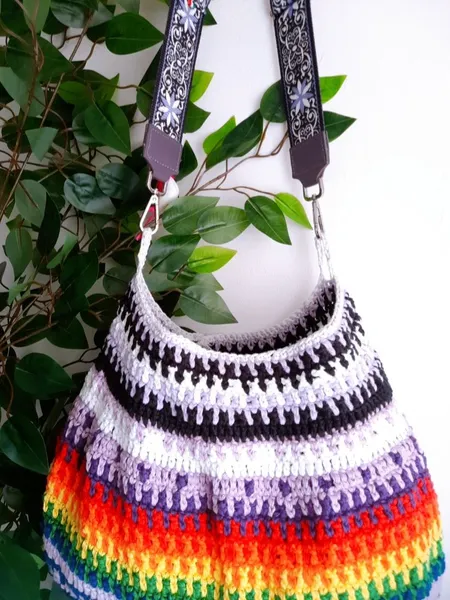 bolsa de crochê tiracolo artesanal multicolorida