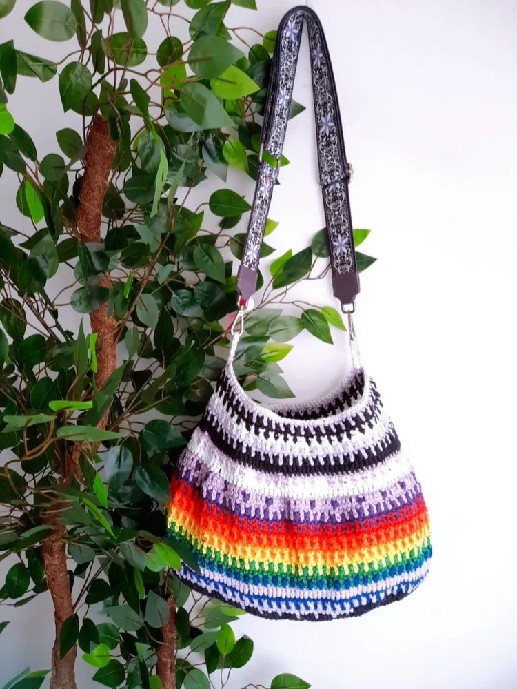 bolsa de crochê tiracolo artesanal multicolorida