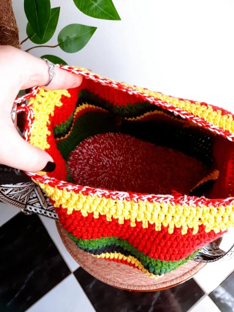 bolsa de crochê artesanal tricolor tiracolo