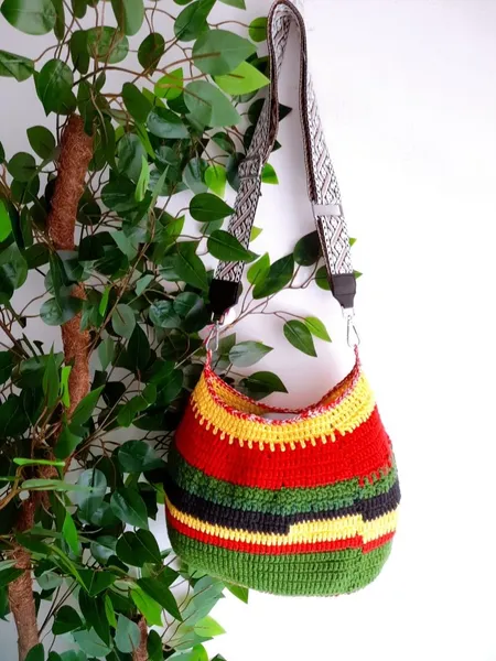 bolsa de crochê artesanal tricolor tiracolo
