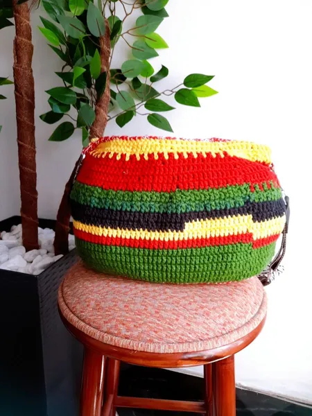 bolsa de crochê artesanal tricolor tiracolo