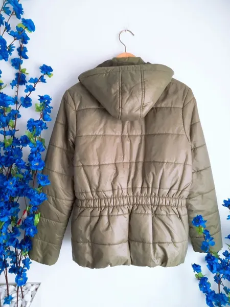 jaqueta puffer verde militar com capuz cast m