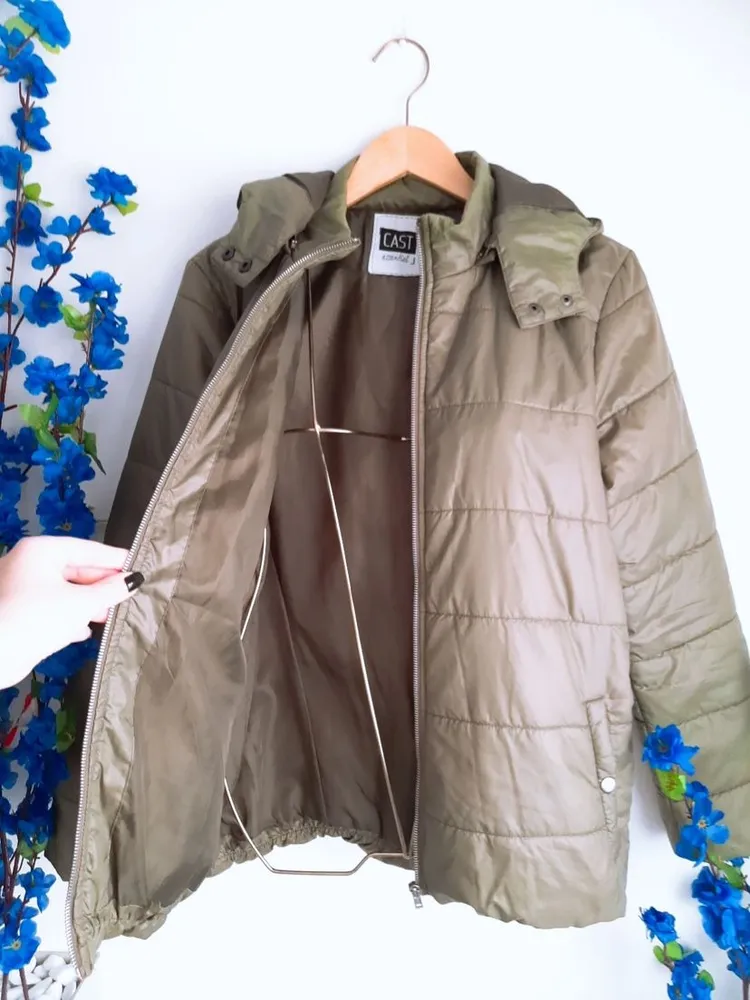 jaqueta puffer verde militar com capuz cast m