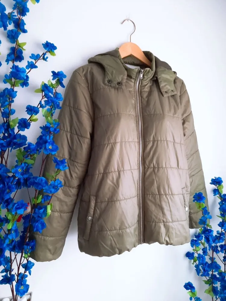 jaqueta puffer verde militar com capuz cast m