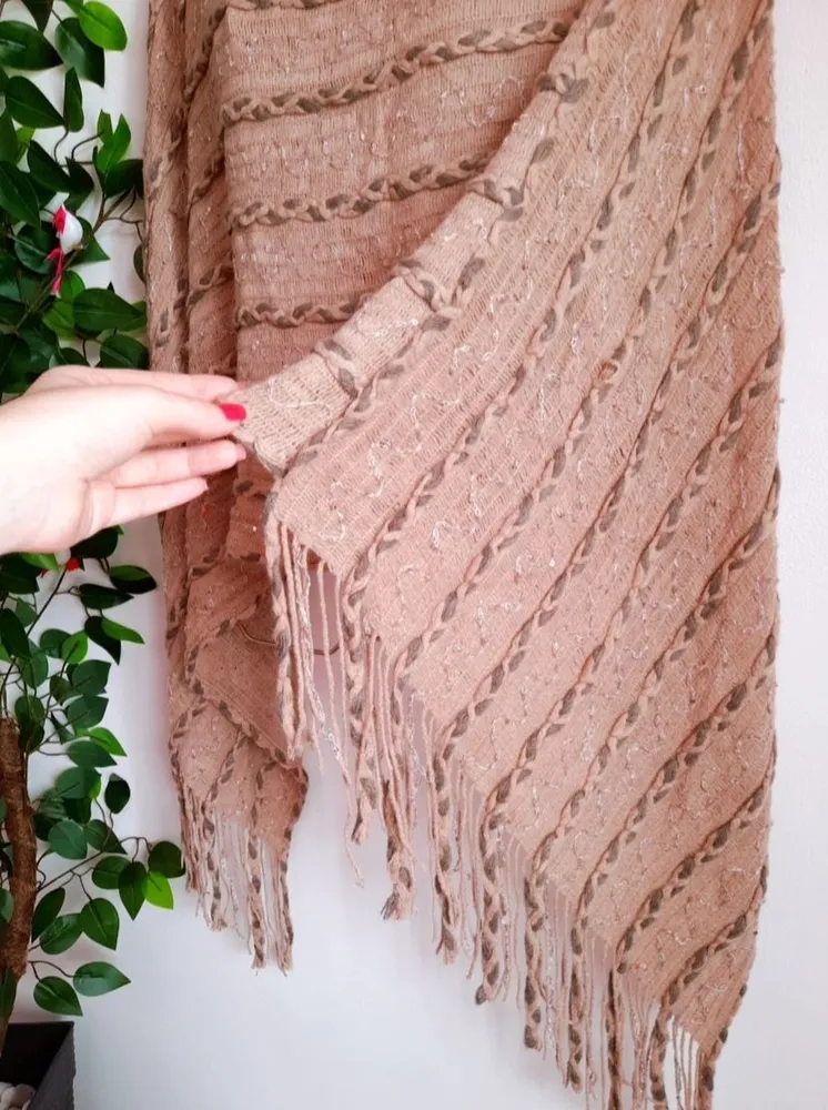 poncho de tricô lã bege assimétrico