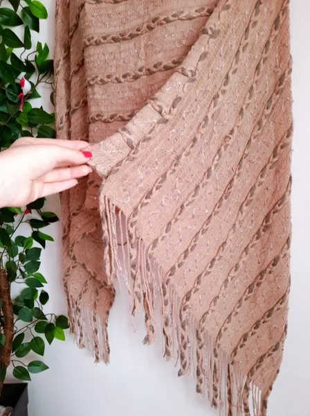 poncho de tricô lã bege assimétrico