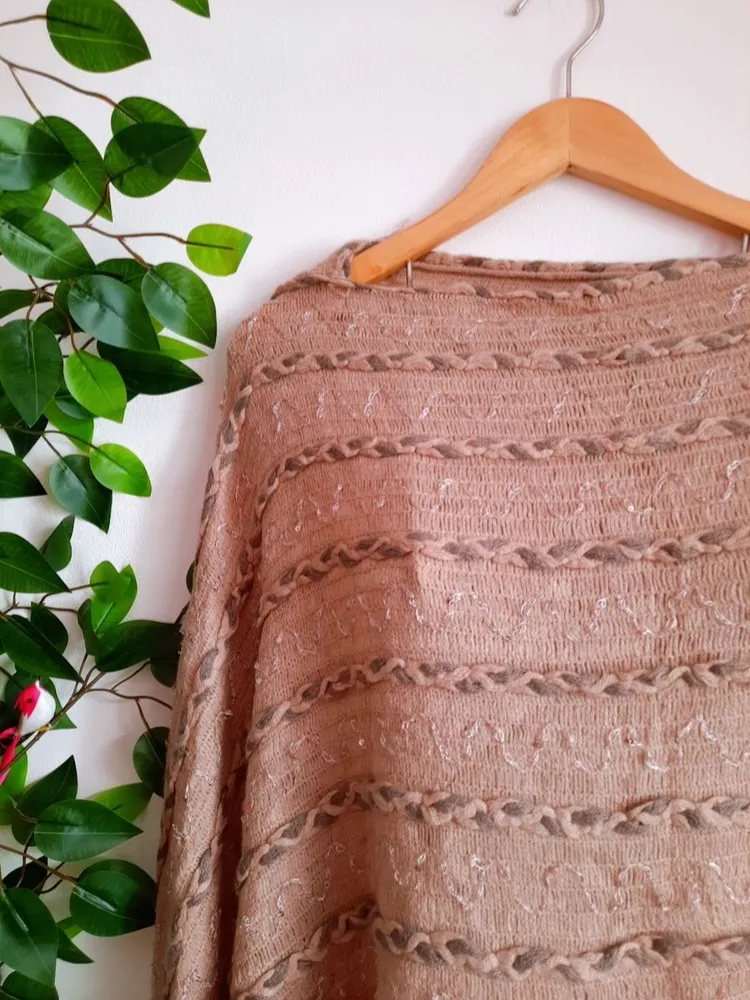 poncho de tricô lã bege assimétrico