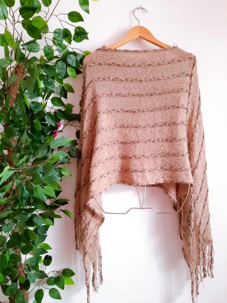 poncho de tricô lã bege assimétrico