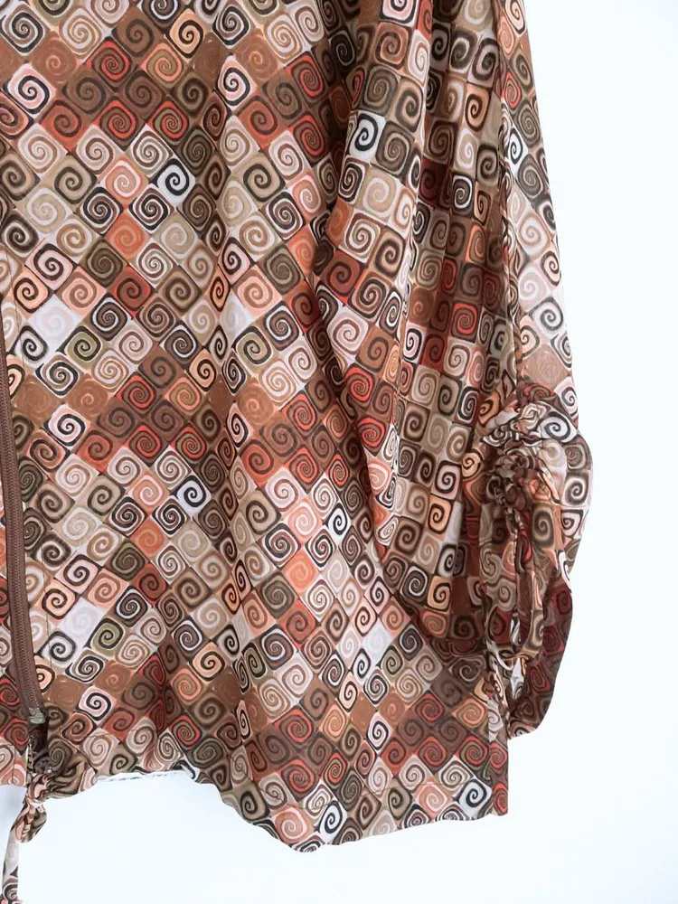 camisa estampada caleidoscópio marrom