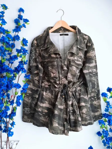 jaqueta parka militar bordada com amarração