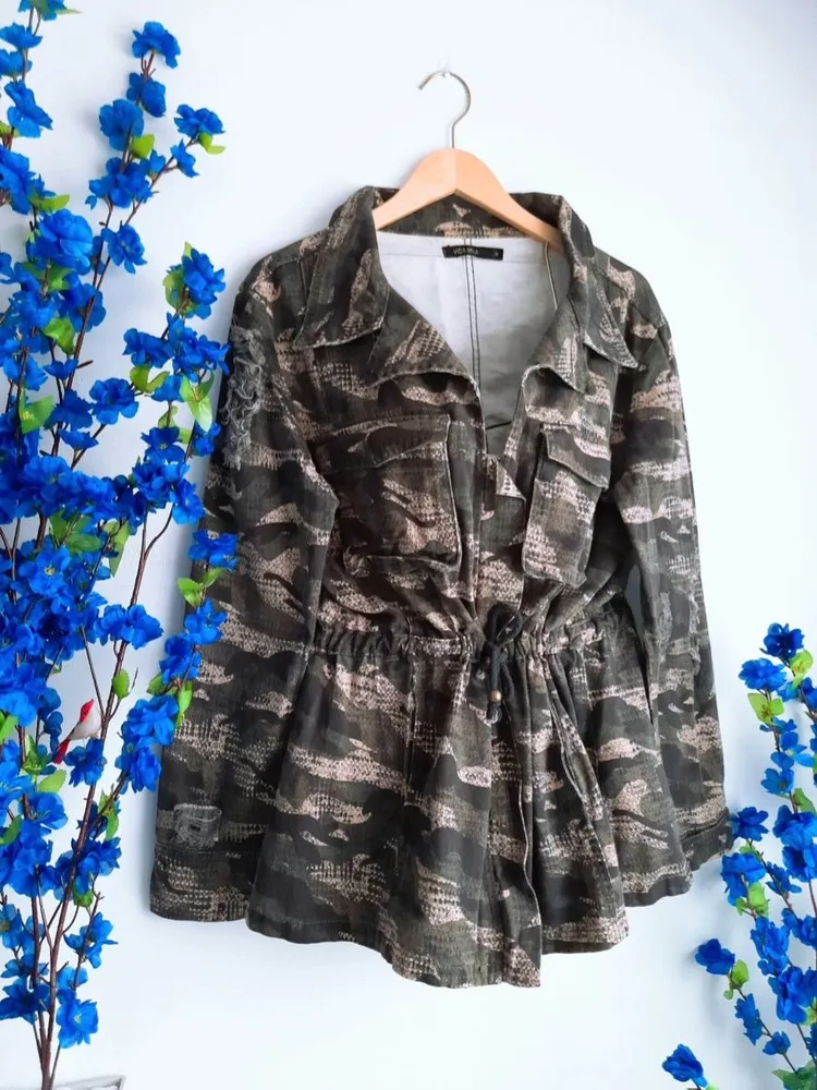 jaqueta parka militar bordada com amarração