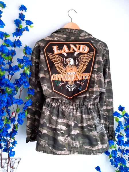 jaqueta parka militar bordada com amarração