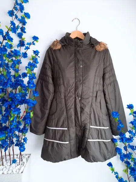 casaco alongado puffer cinza com capuz