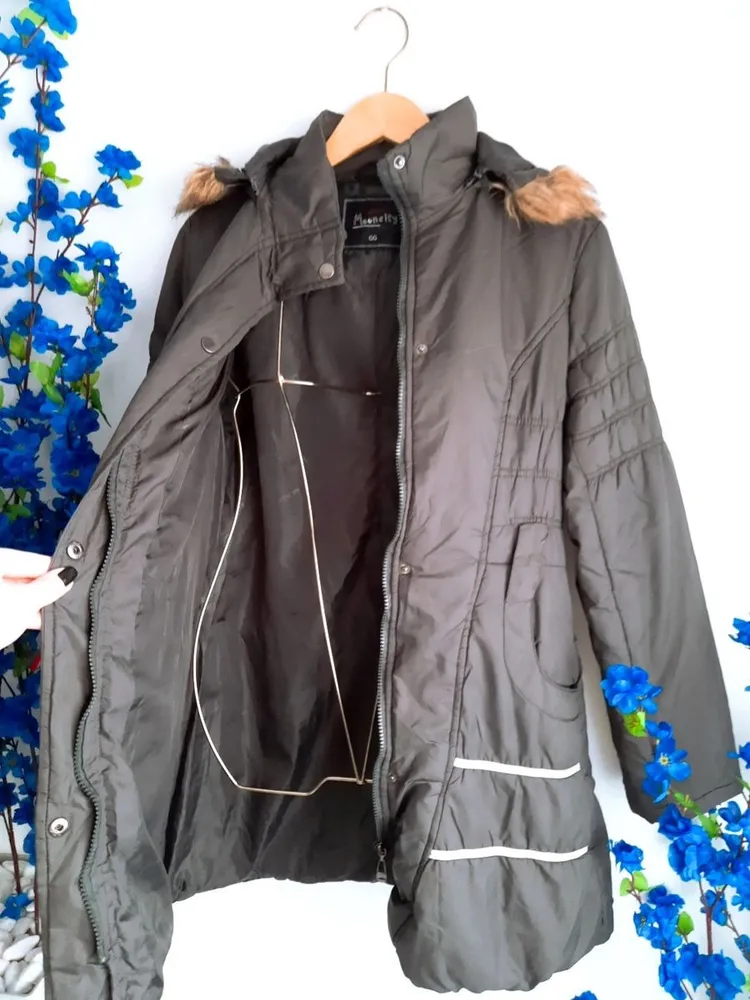casaco alongado puffer cinza com capuz