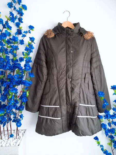 casaco alongado puffer cinza com capuz