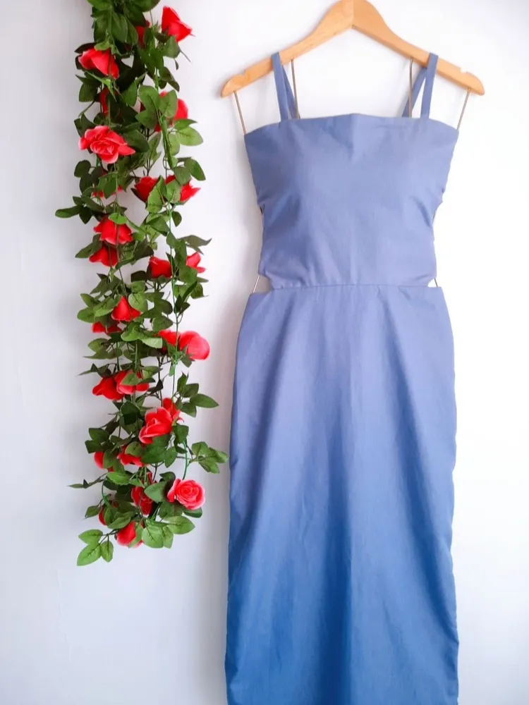 vestido midi azul claro com amarração p