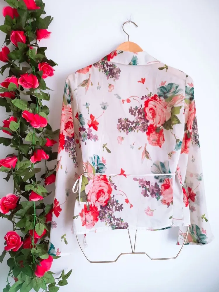 camisa envelope floral transpassada