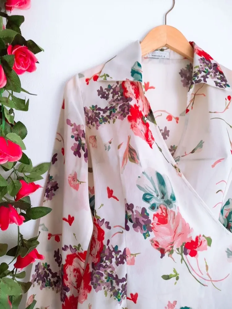 camisa envelope floral transpassada