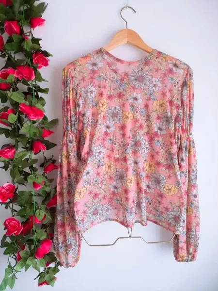 blusa em tule floral estampado