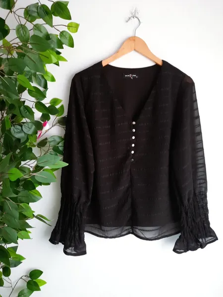 blusa preta chiffon trabalhada
