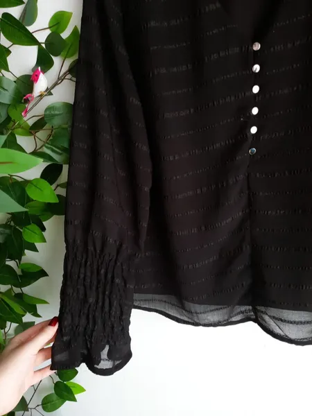 blusa preta chiffon trabalhada