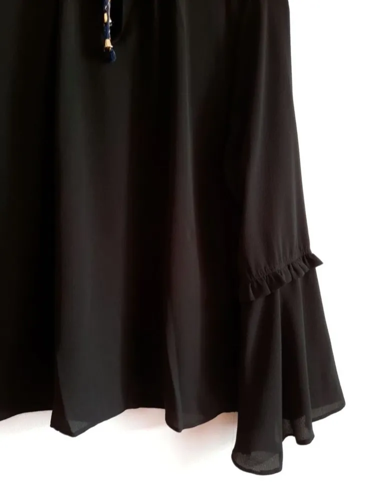 blusa preta manga flare gola laço
