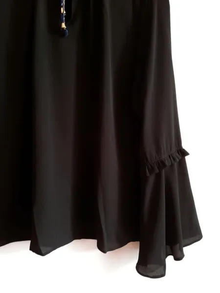 blusa preta manga flare gola laço
