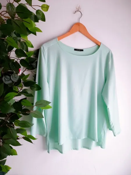 blusa verde menta com brilho