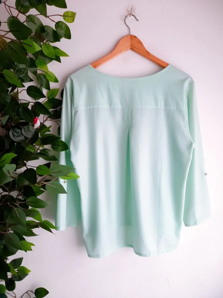 blusa verde menta com brilho