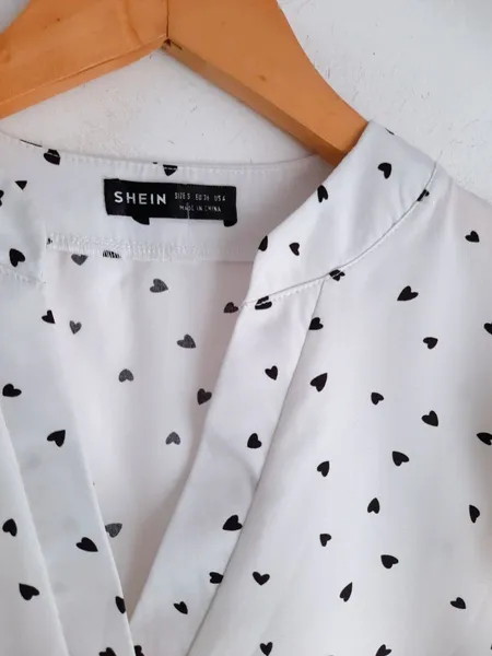 blusa estampada corações branca shein p