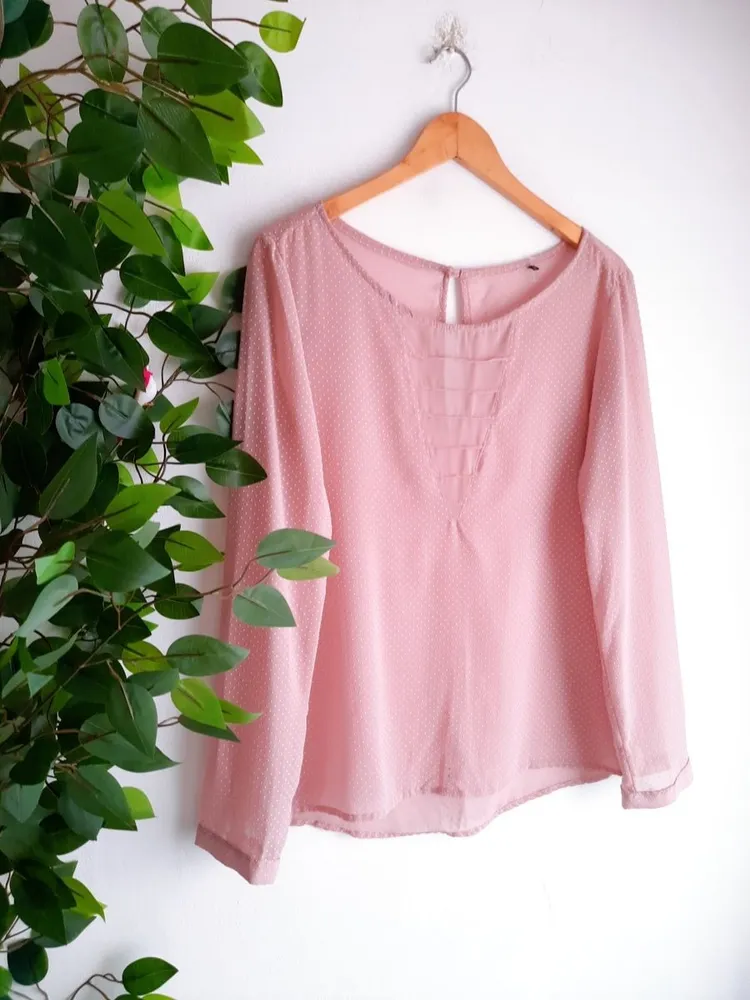 blusa poá rosa claro