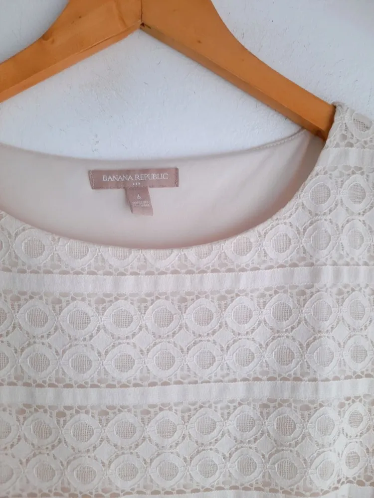 blusa rendada bege banana republic p