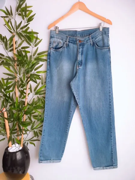 calça jeans reta azul claro newdenim