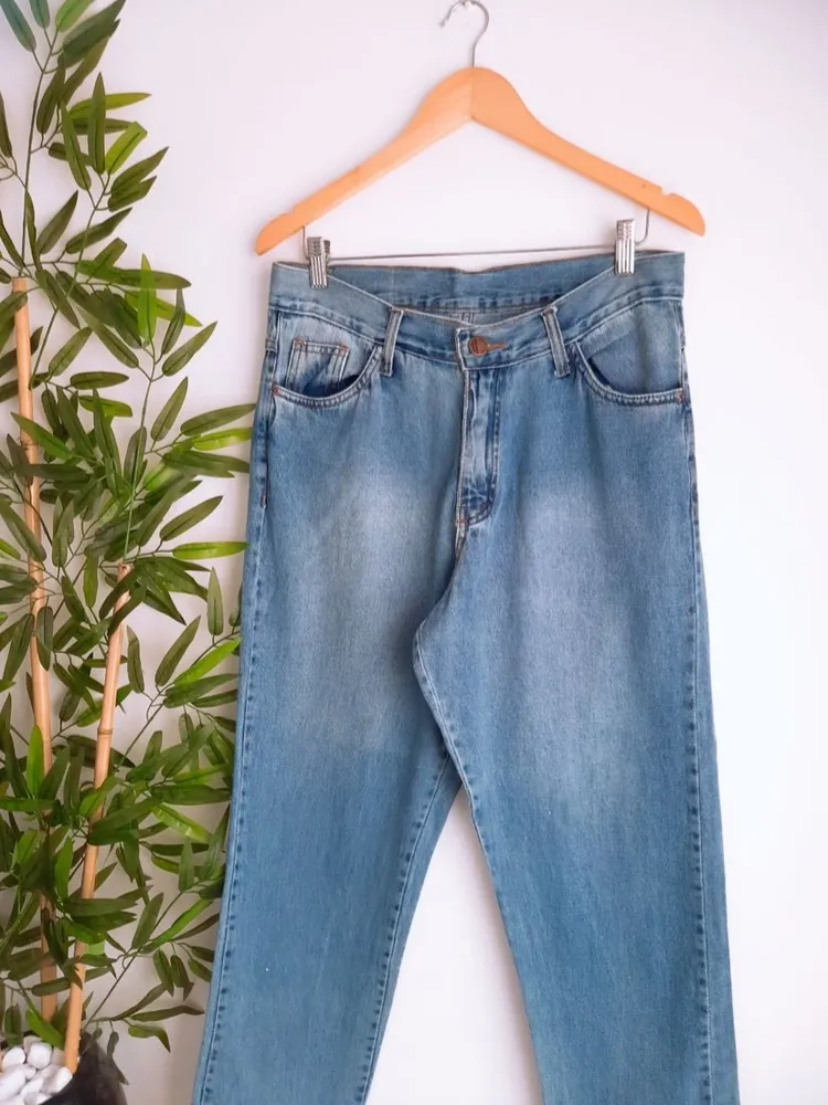 calça jeans reta azul claro newdenim