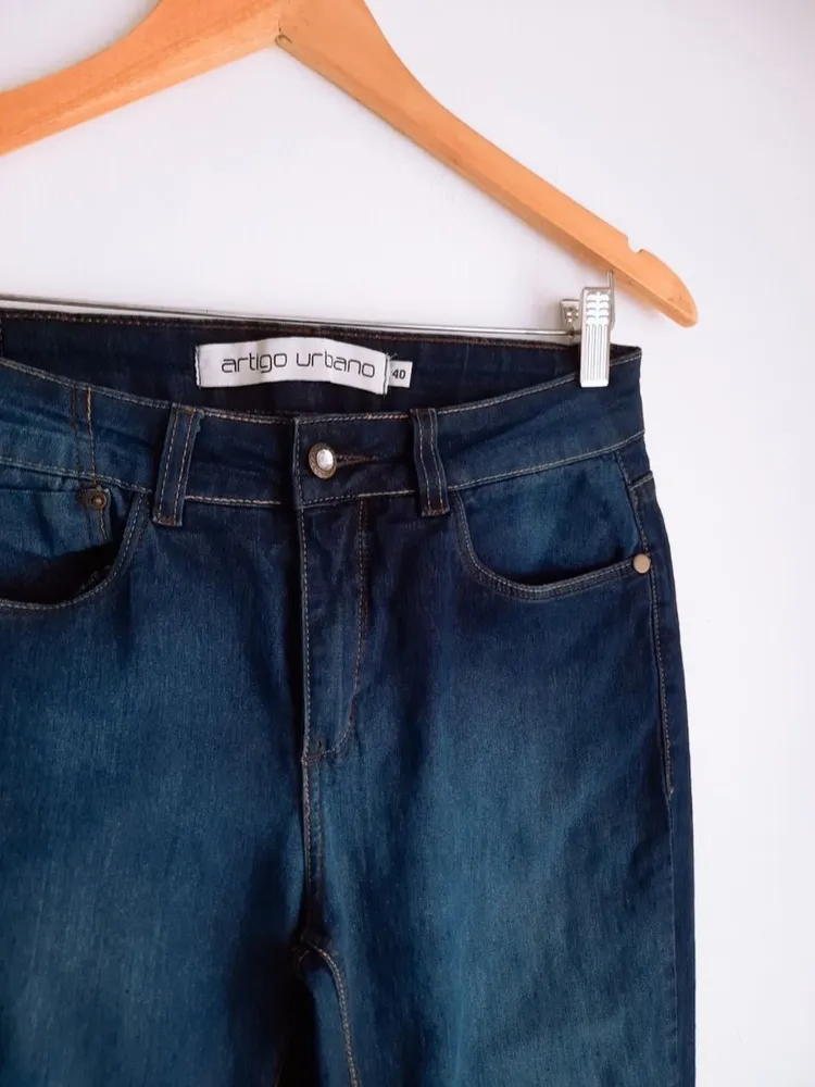 calça jeans flare azul urbano