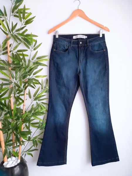 calça jeans flare azul urbano