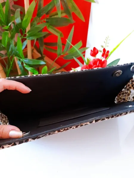 bolsa clutch em tule animal print