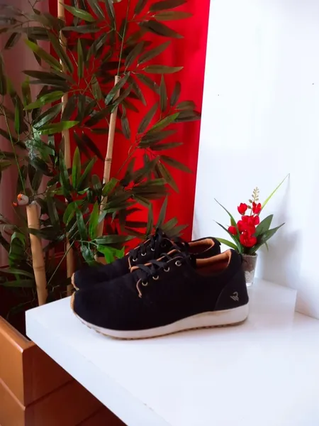 tênis feminino preto com branco