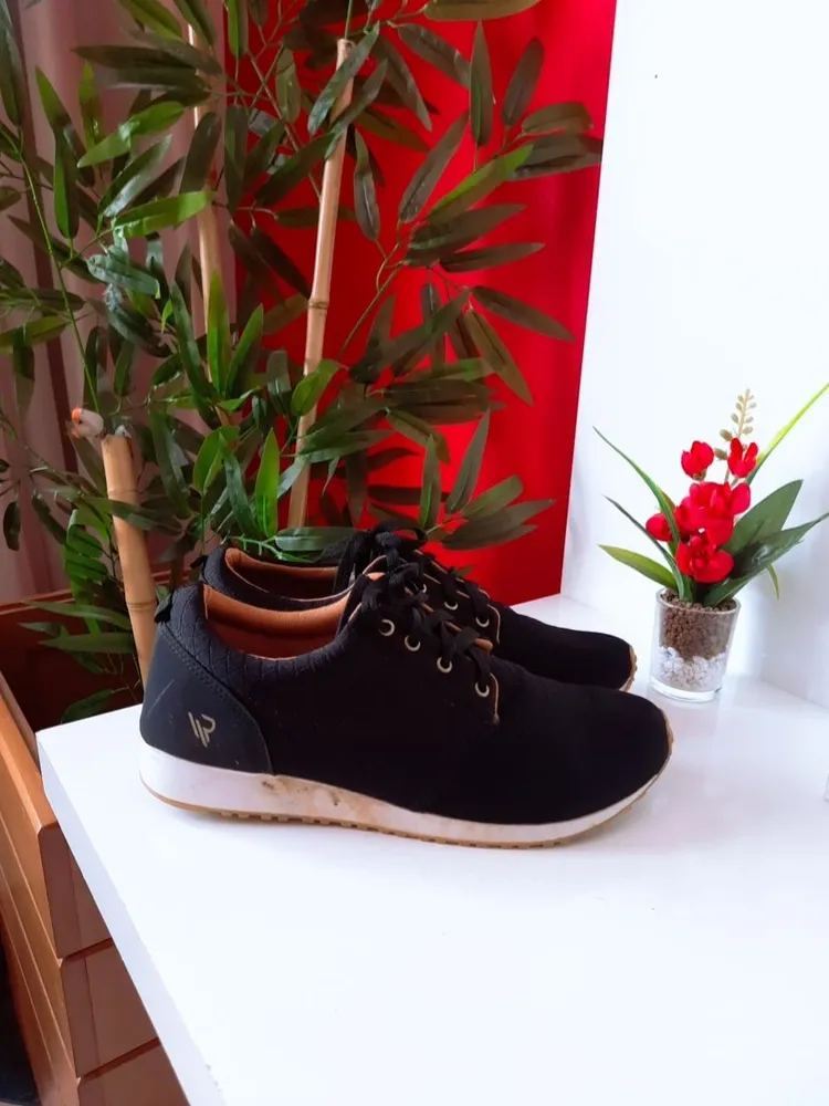 tênis feminino preto com branco